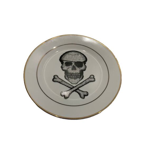 Pottery Barn Skeleton Crew Skull & Crossbones Appetizer Plate 7.25" halloween - Picture 1 of 4